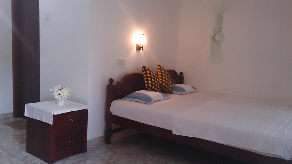 Welcome Family Guest House. Bentota Room photo